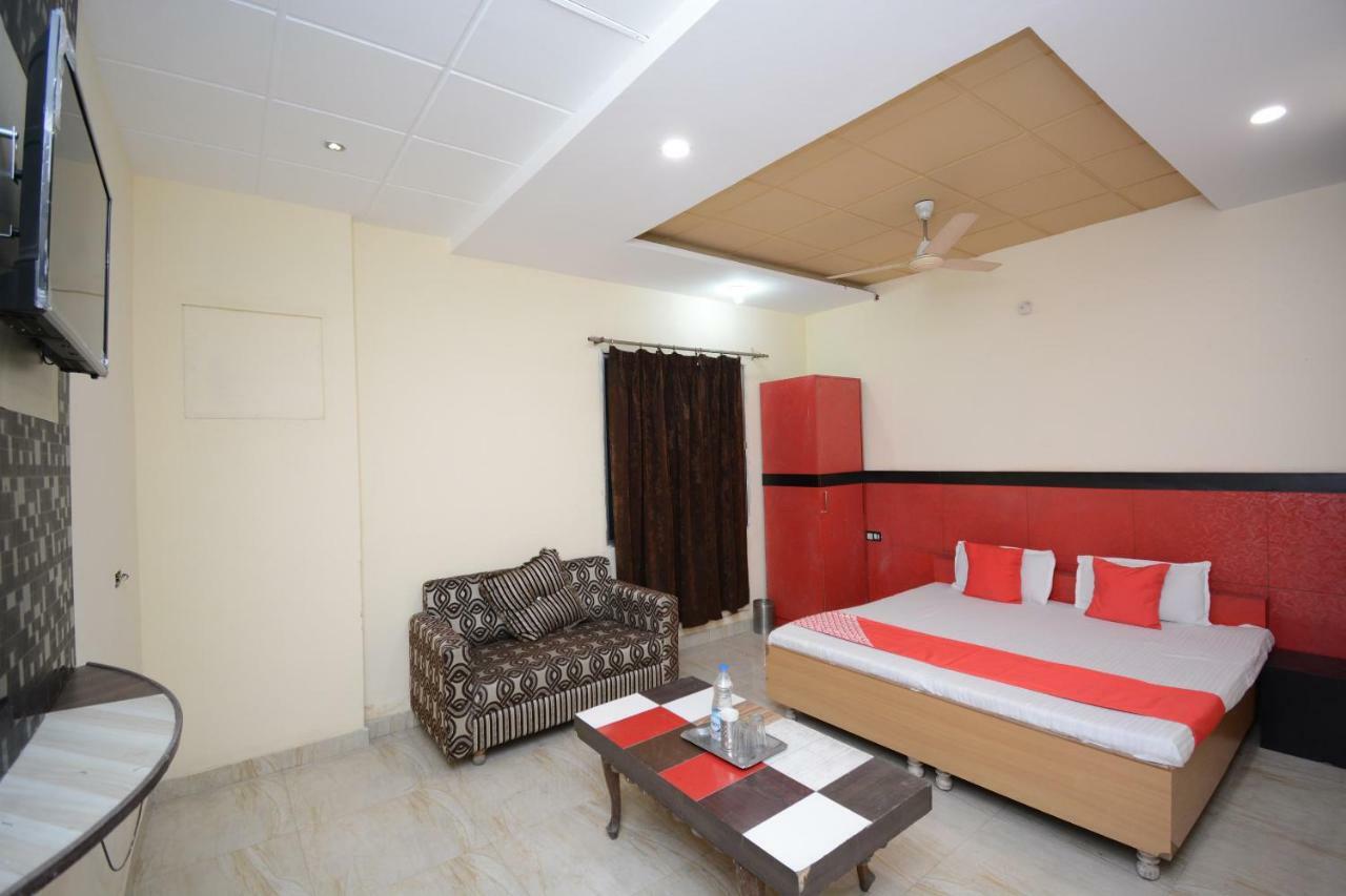 Oyo 29852 Hotel Golden View Abadpura Exterior photo